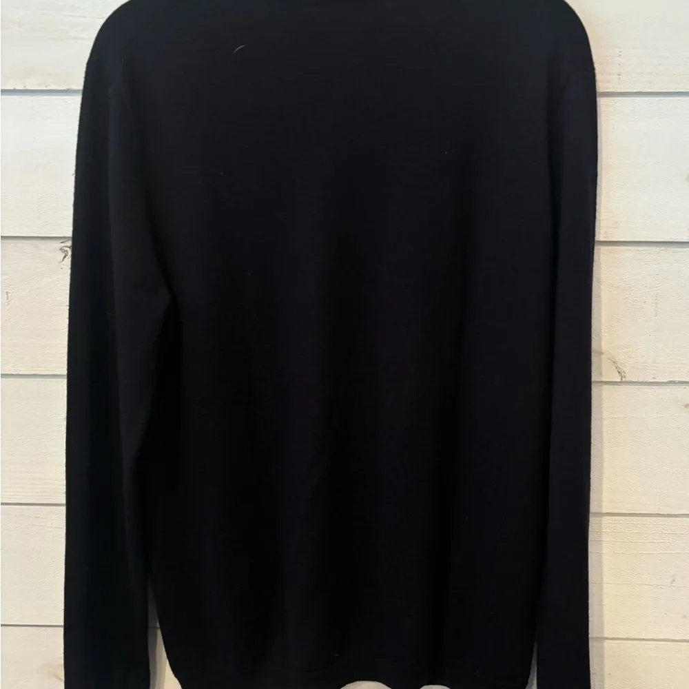 UNTUCKit  Sweater Men's Medium 100% Merino Wool Navy V Neck Long Sleeve Pullover